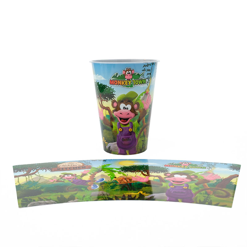 Moldeo de inyección de taza de bebidas mixtas en la etiqueta del molde